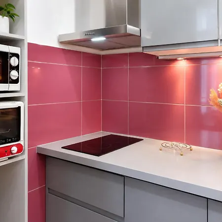 Cozy Studio, 2-min Walk To And Promenade דירה