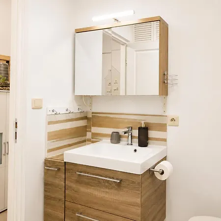 Cozy Studio, 2-min Walk To And Promenade דירה